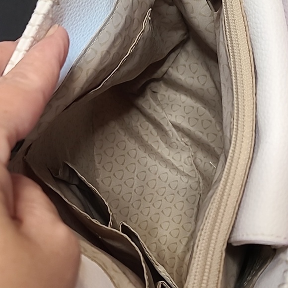 Liz Clairborne Bucket Purse White with Beige Lining and a Separated inside - Picture 13 of 15